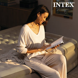 Intex 64427ED Dura-Beam Deluxe Ultra Plush Air Mattress w/Built-in Pump, Queen - TRAPSKI