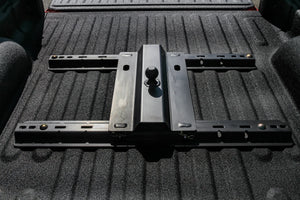 Camco EazLift Universal Fit Gooseneck Ball Plate for In-Bed 5th Wheel Rails