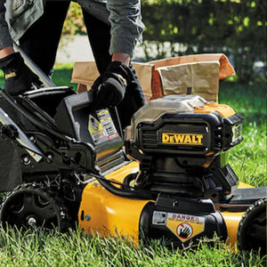 DEWALT 20V MAX Self Propelled 21.5" Automatic Brushless Lawn Mower with Charger