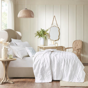 4 Piece Reversible Ruffle Quilt Set with Throw Pillow White King/Cal King