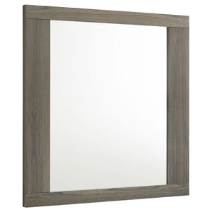 4 Piece Queen Bedroom Set With Built In Storage And Mirror - Oak