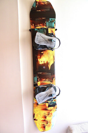The Cinch Snowboard Display | Floating Rack | 1 Board
