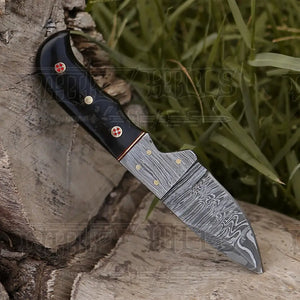 7.25” Handmade Forged Damascus Steel Full Tang Skinner Knife - Buffalo Horn Handle