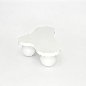 Cloud Shaped Coffee Table With 3 Ball Legs For Living Room