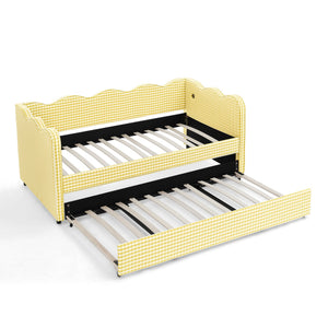 Cozy Gingham Twin Daybed with Trundle and USB Port - Linen